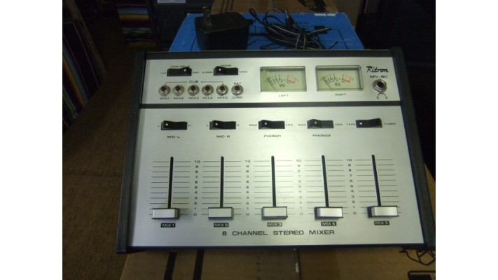 Ritron MV-8C console de mixage 8 canaux  neuve .